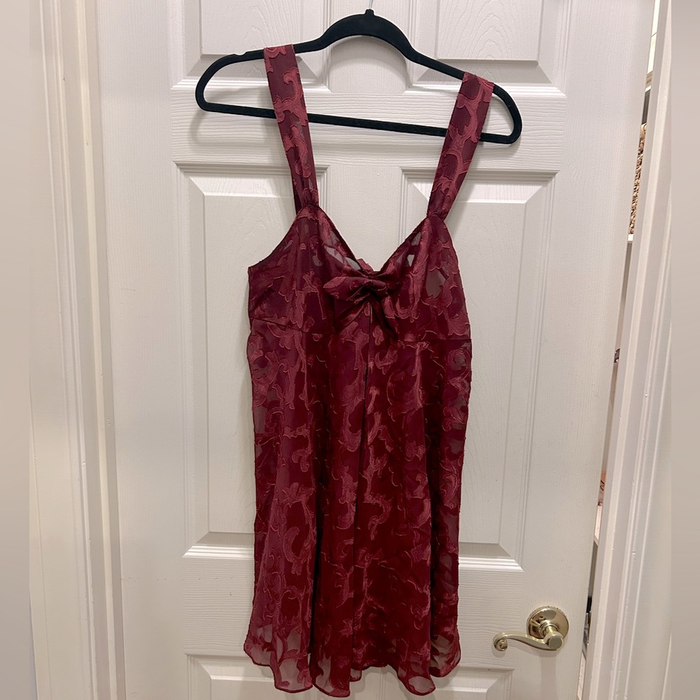 Victoria’s Secret Gown Size Meduim- Color Merlot